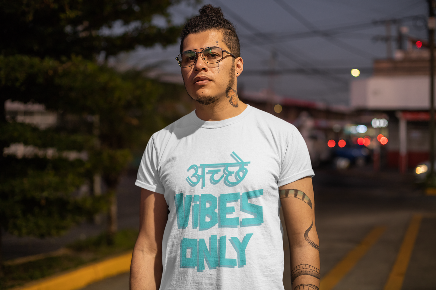 अच्छे Vibes Only - Men's Casual Tee